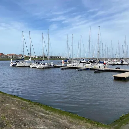 Beautiful On The Marina Apartment *
